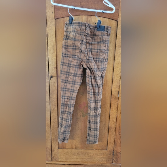 American Eagle plaid plants size 6 - Picture 3 of 6